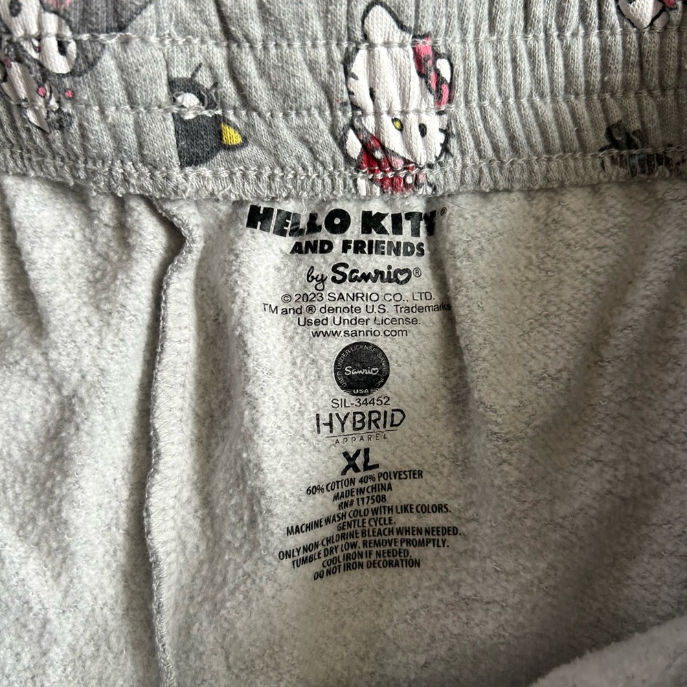 Sanrio x Hybrid Hello Kitty & Friends Graphic Pullover & Shorts Set L/XL - Picture 6 of 7